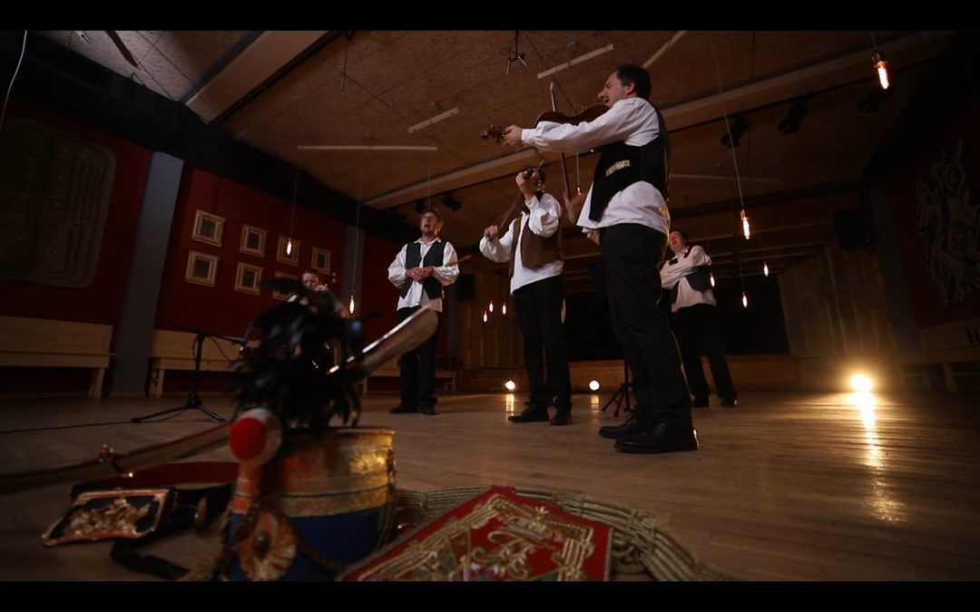 Huszárnóták: Haza-mars, a győri futás után